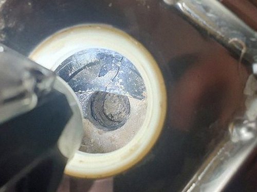 옥수동 하수구막힘 배수구 거름망과 접근 가능한 배관 구간을 점검하는 과정
